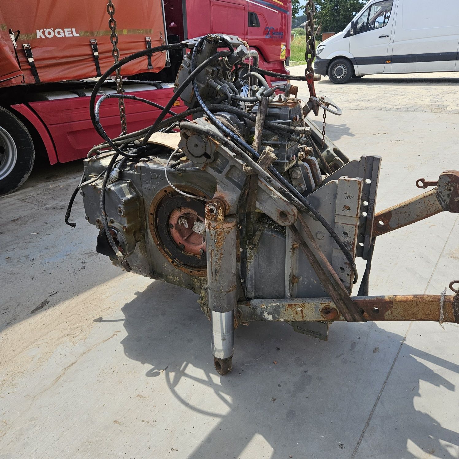 Renault Ares 725 most, zwolnica