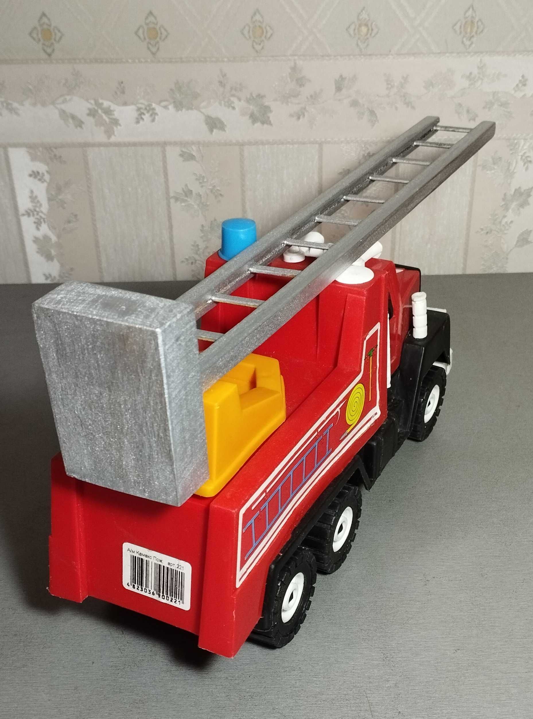 Большая игрушка Пожарная машина со съемной лестницей, красивая, целая
