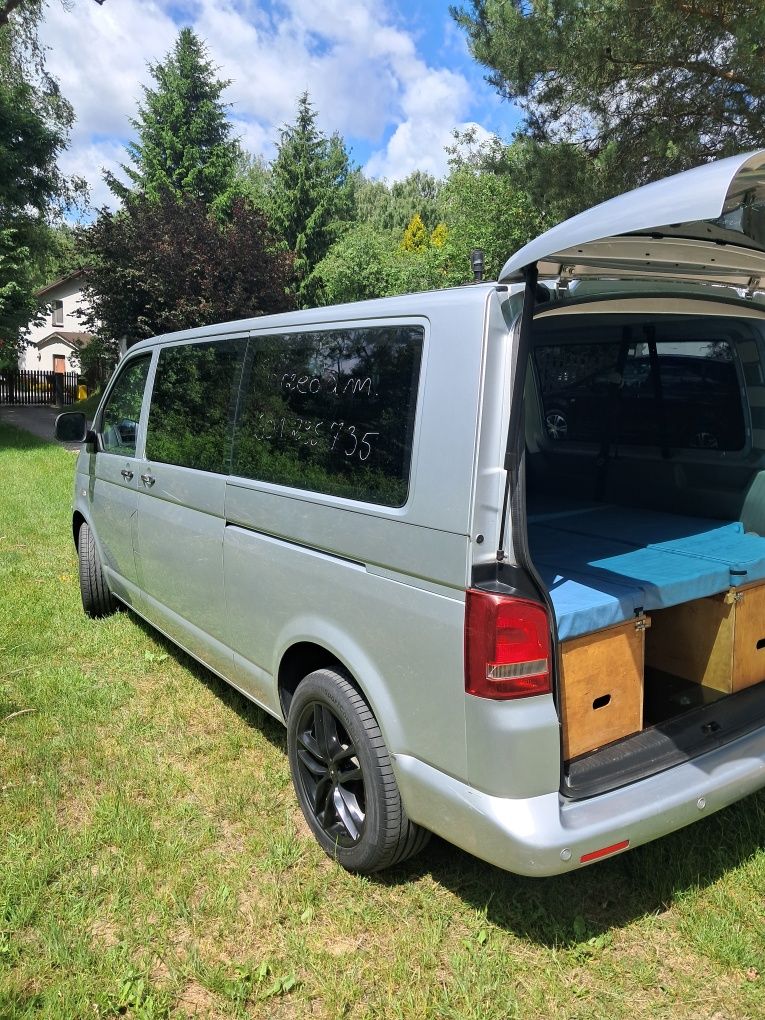 Zabudowa turystyczna Volkwagen t5 stolik spanie.