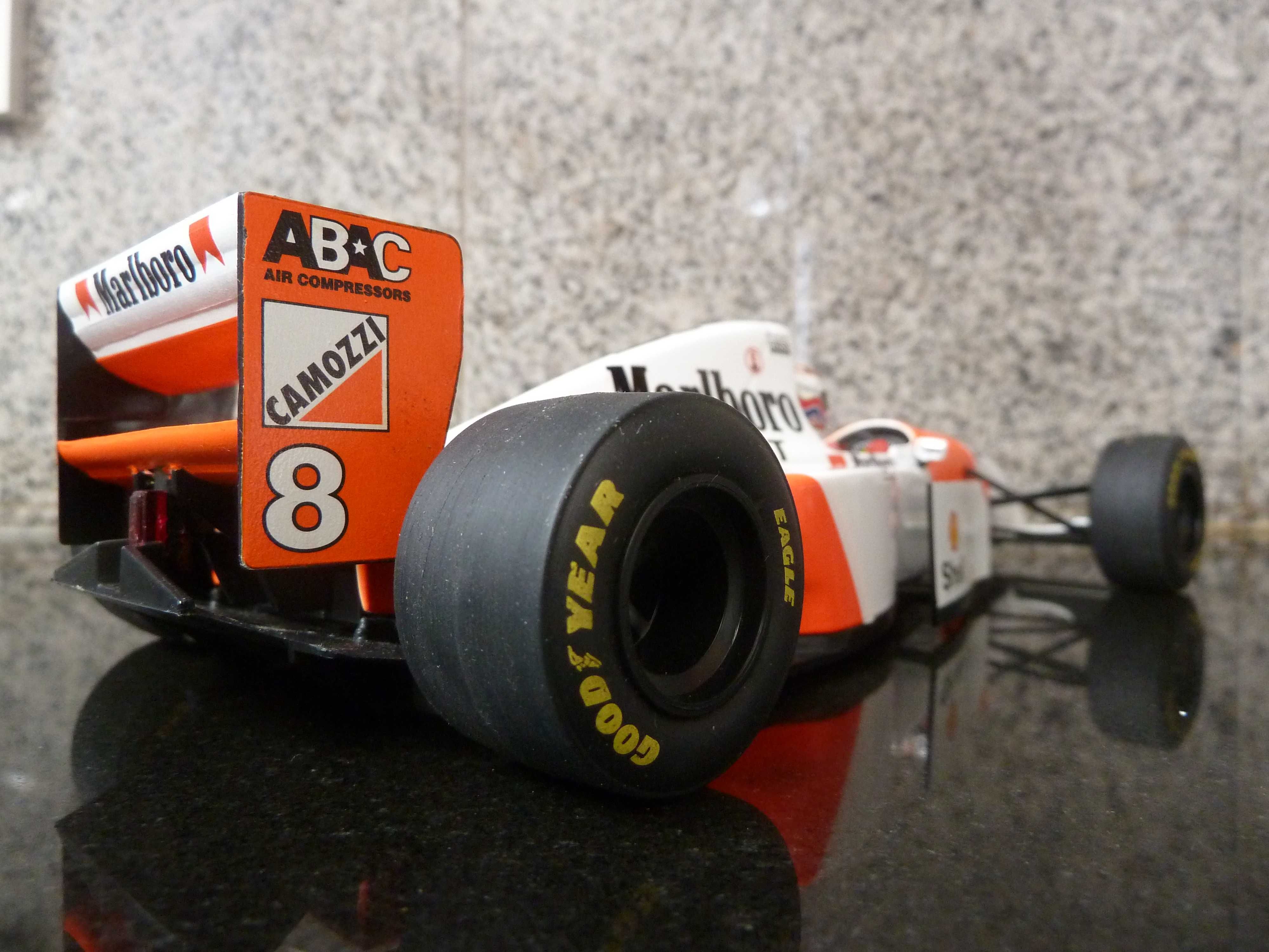 1:18 Minichamps, McLaren MP4/9, Brundle, Marlboro AutoArt
