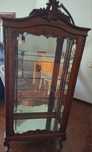 Vitrine em madeira maciça