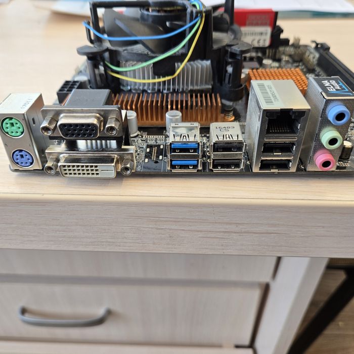 Plyta ASRock H110M-dvs + i3-7100 pamięć + 8GB ddr4