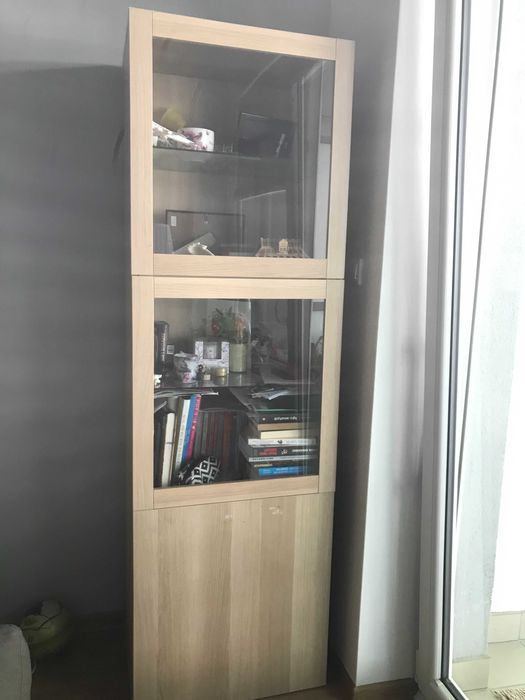 stojąca szafka witryna IKEA