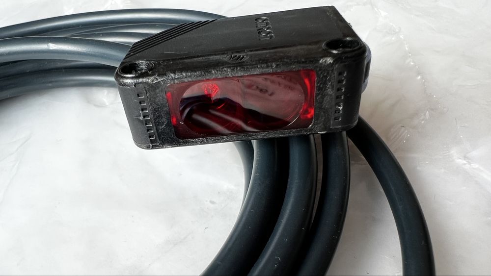 Czujnik fotoelektryczny OMRON E3Z-61 NPN