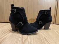 Botas pretas com 8 cm -38