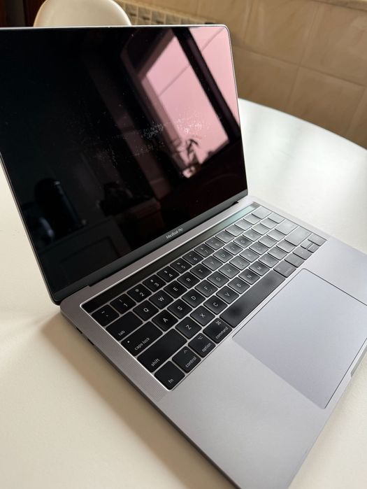 MacBook Pro 13” (2017) – i5 3.1 GHz – 8 GB – 256 GB – Excelente Estado