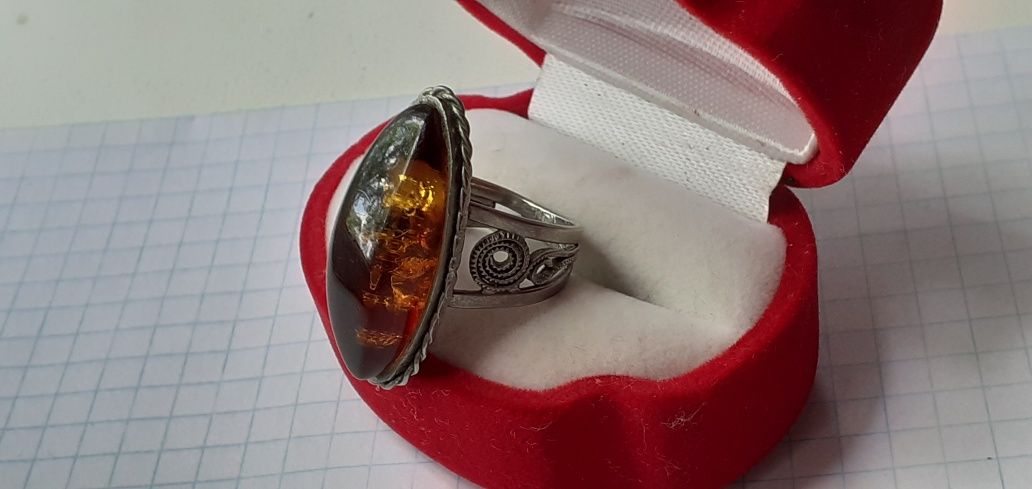 Кольцо серебряное с пиритом, хризопразом , с золотой пластиной с жемчу
