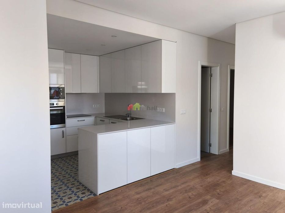 Apartamento T3-R/C remodelado, Montijo