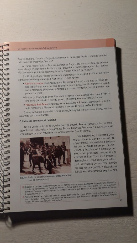 Coleção essenciais - História 9.° ano - Porto Editora