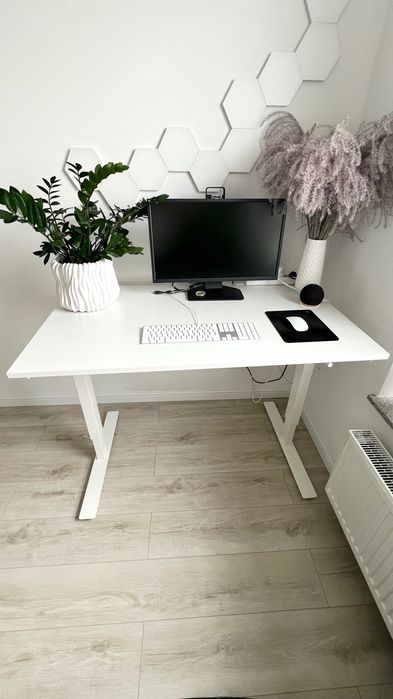 Biurko z regulacją wysokości