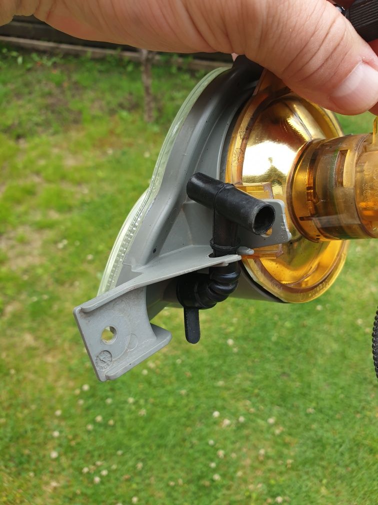 halogen zderzaka przedniego volvo V70II PRAWY  PRZÓD