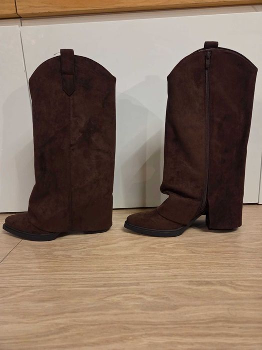 Nowe, brązowe kozaki zamszowe 38