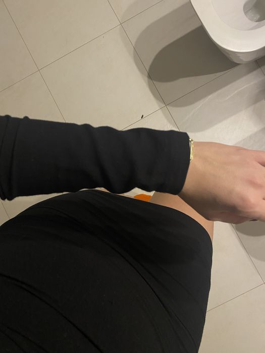 Czarna sukienka Zara na długi rękaw xs s mini mała odkryte plecy