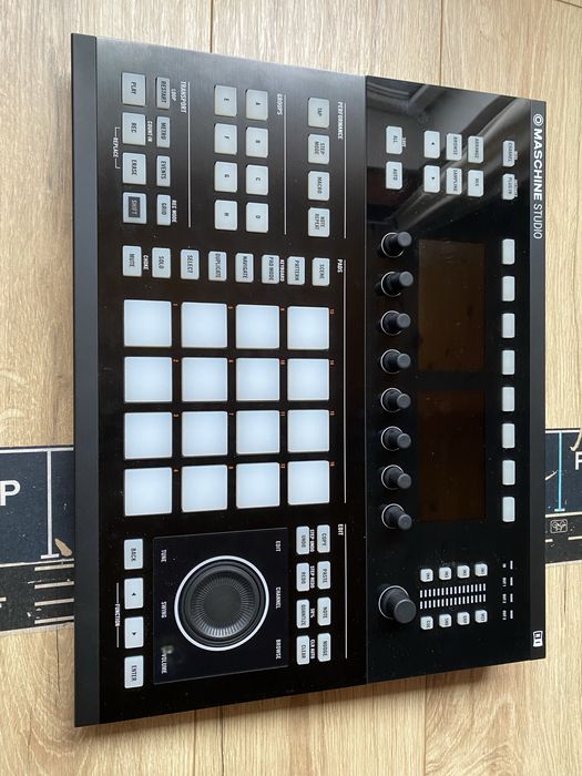 Kontroler midi Native Instruments Maschine Studio decksaver soft
