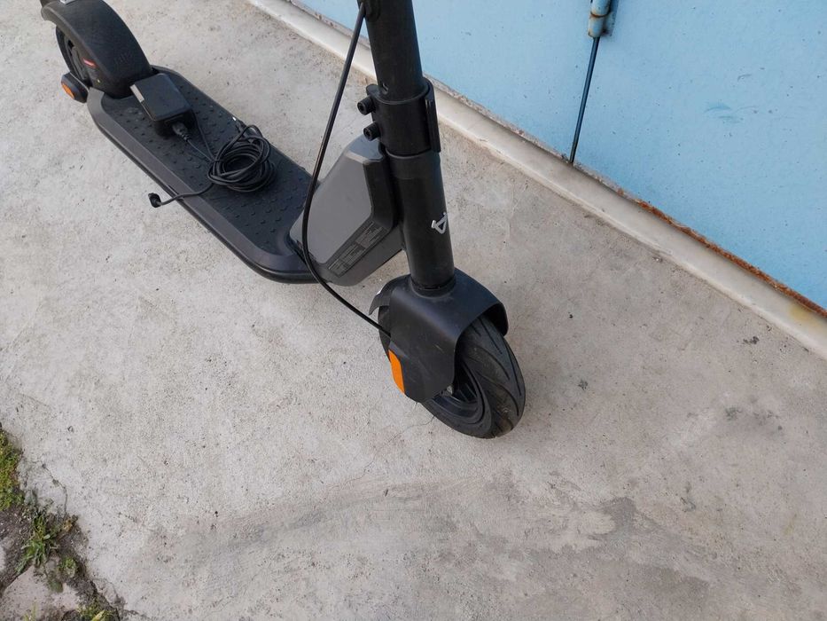 Trotinete elétrica pouco uso com carregador original