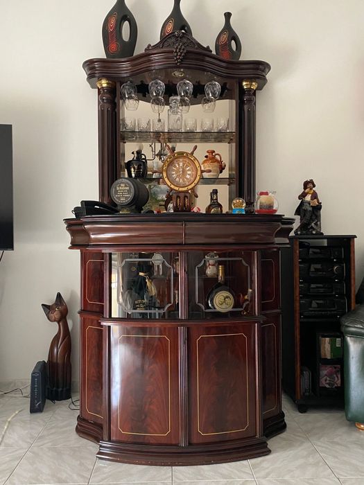 Móveis antigos de sala e hall de entrada