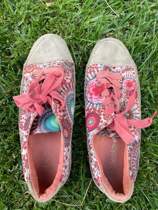 Ténis marca Desigual, número 37