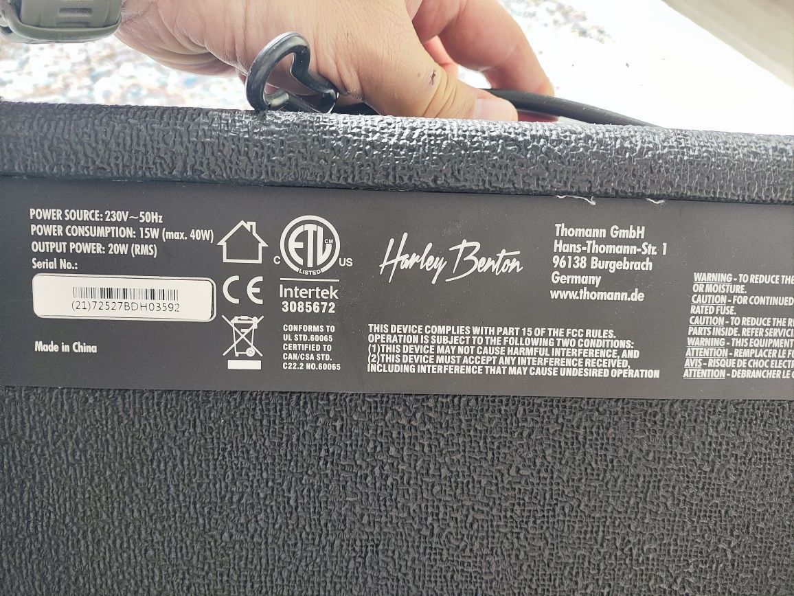 Wzmacniacz gitarowy 20W z głośnikiem 8" w obudowie combo.