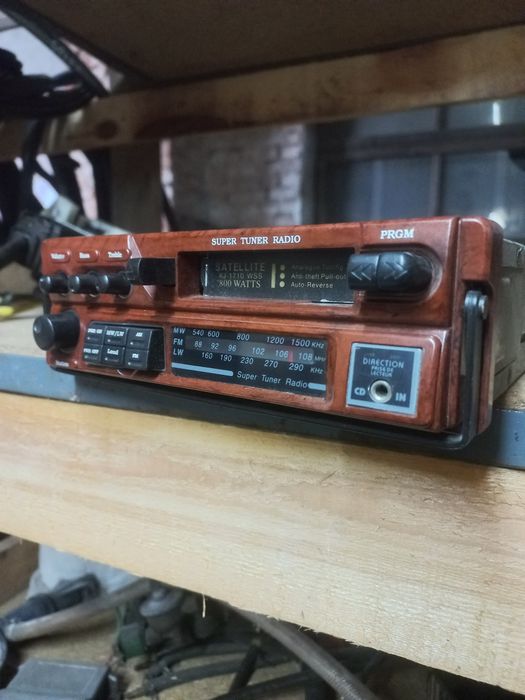 Вінтажна автомагнітола SATELLITE AJ-1710