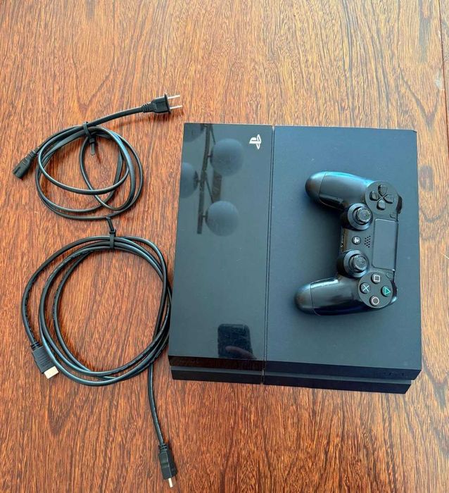 PS4 - Pouco usado