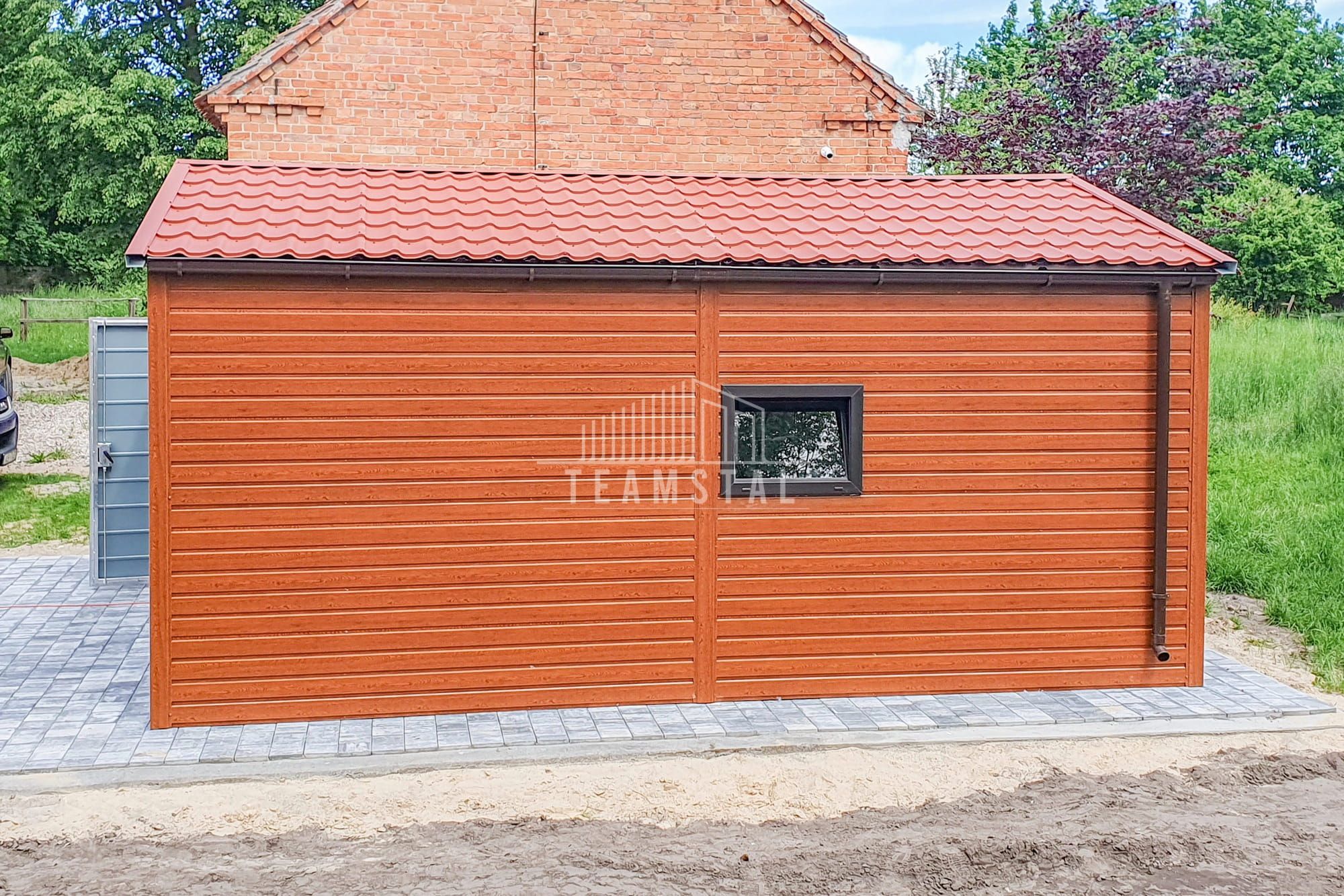 Garaż Blaszany 4,5x6m Brama Uchylna Drzwi Blachodachówka Rynny TS728