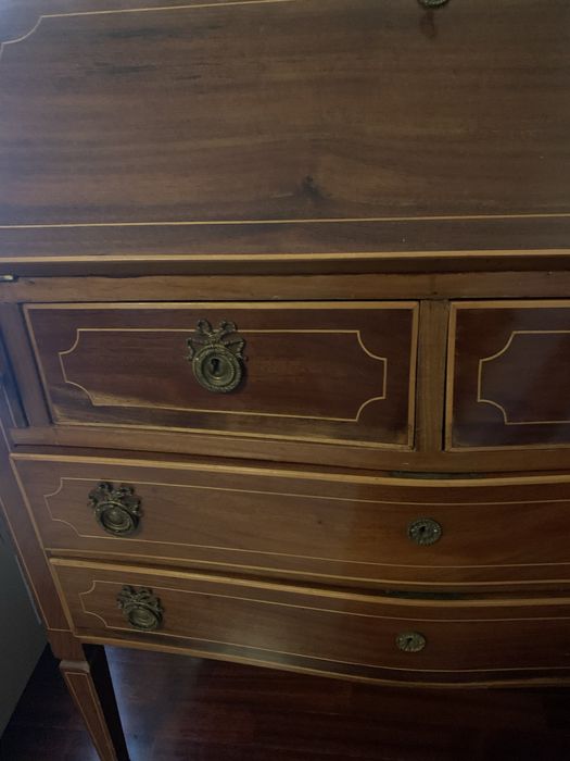 Escrivaninha antiga em madeira maciça