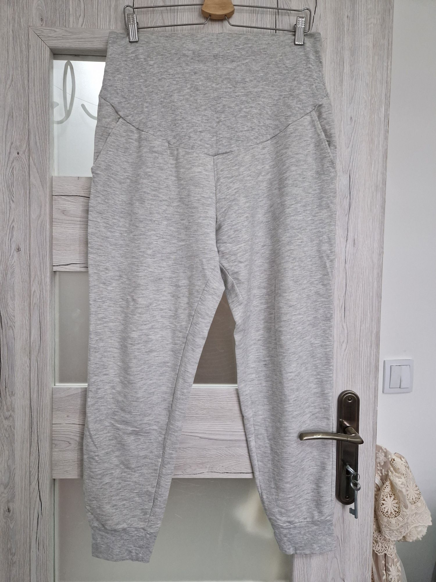 Spodnie dresowe damskie ciążowe ciąża L H&M szare siwe joggersy