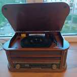 Gramofon, CD, kaseta, tuner, radio retro.