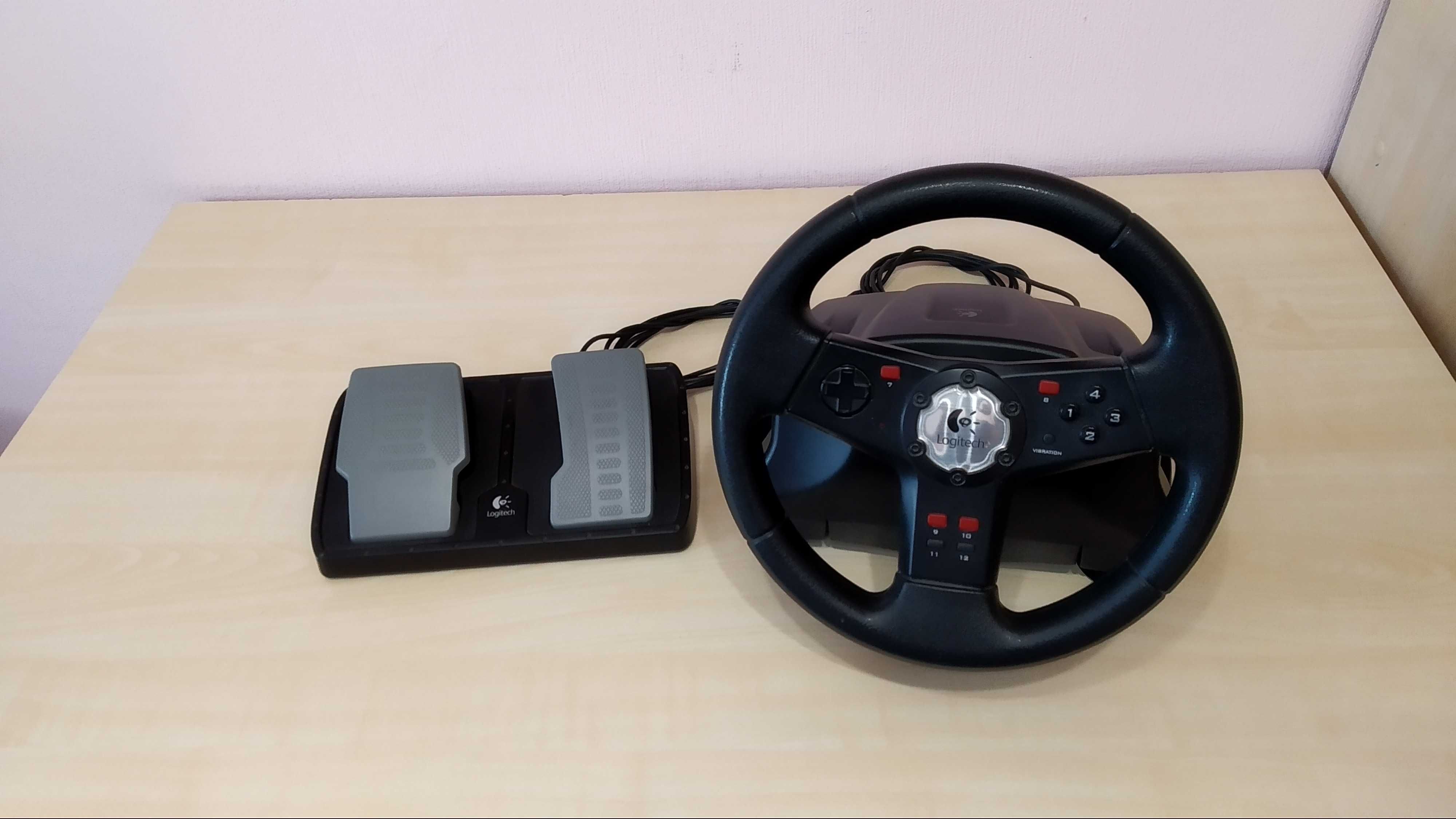 Игровой руль с вибрацией Logitech Formula