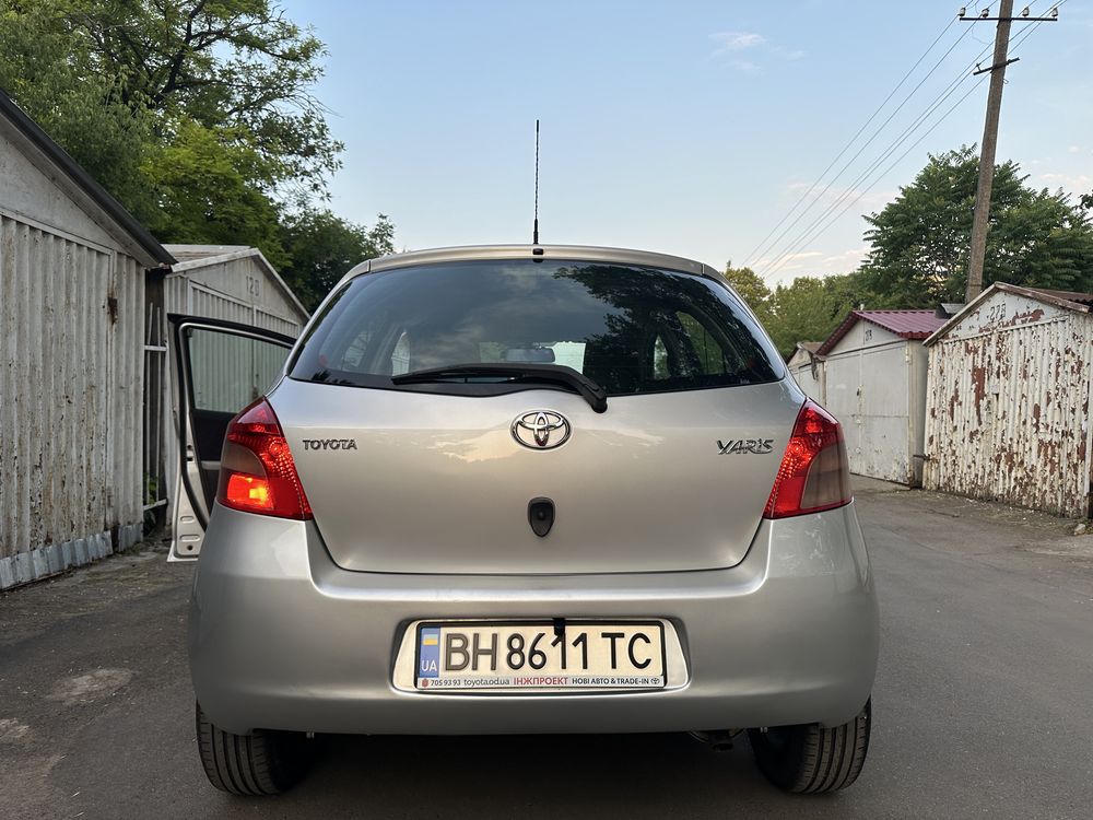 Продам свой автомобиль Toyota Yaris 2006. Безключевой, на кнопке.
