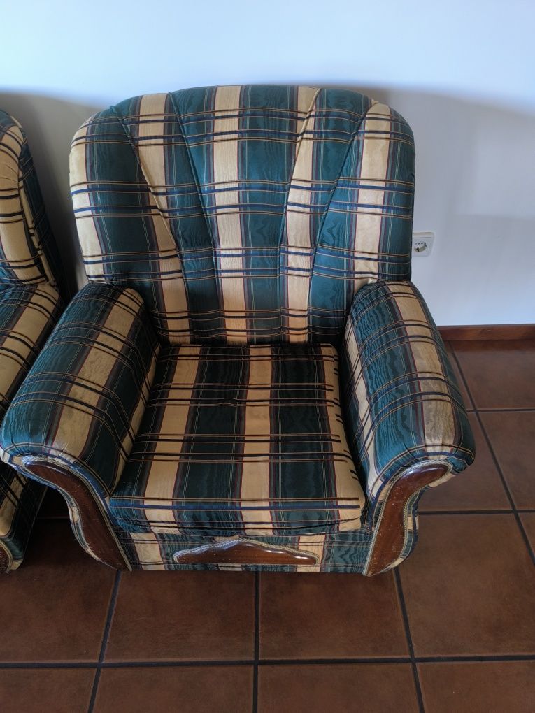 Conjunto de sofás com três peças