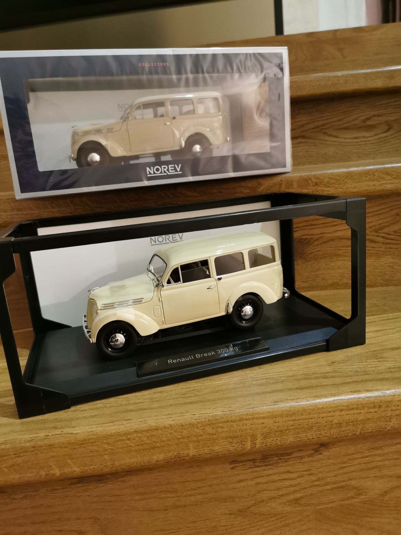 1/18 Масштабна модель RENAULT 1951р NOREV