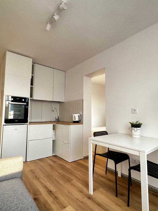 Kompaktowe 2 pokojowe mieszkanie (loggia, klima, kom. lok.) Robotnicza