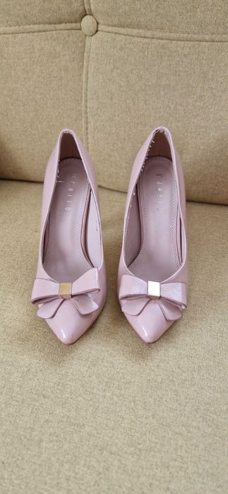 Różowe szpilki z kokardą Mohito 36