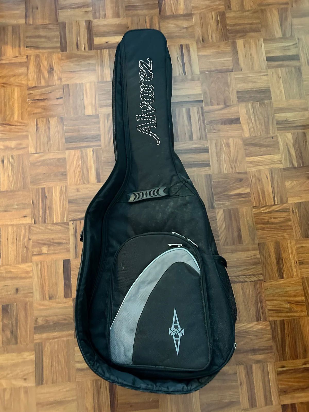 Resonator Guitar - Regal RC 51 (anos 2000)