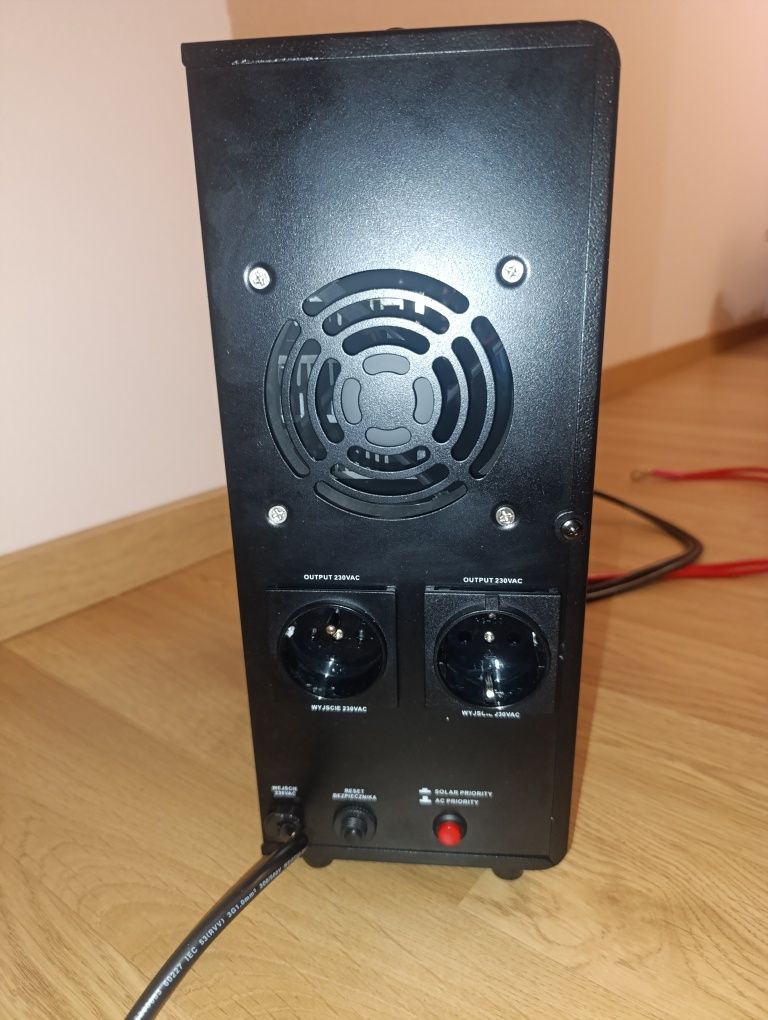Гібридний ДБЖ/інвертор Volt Polska SINUS PRO 2000 W 24/230V 1400/2000W