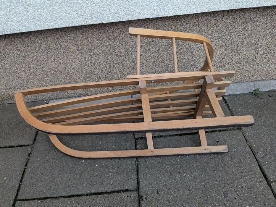 Sanki drewniane z oparciem