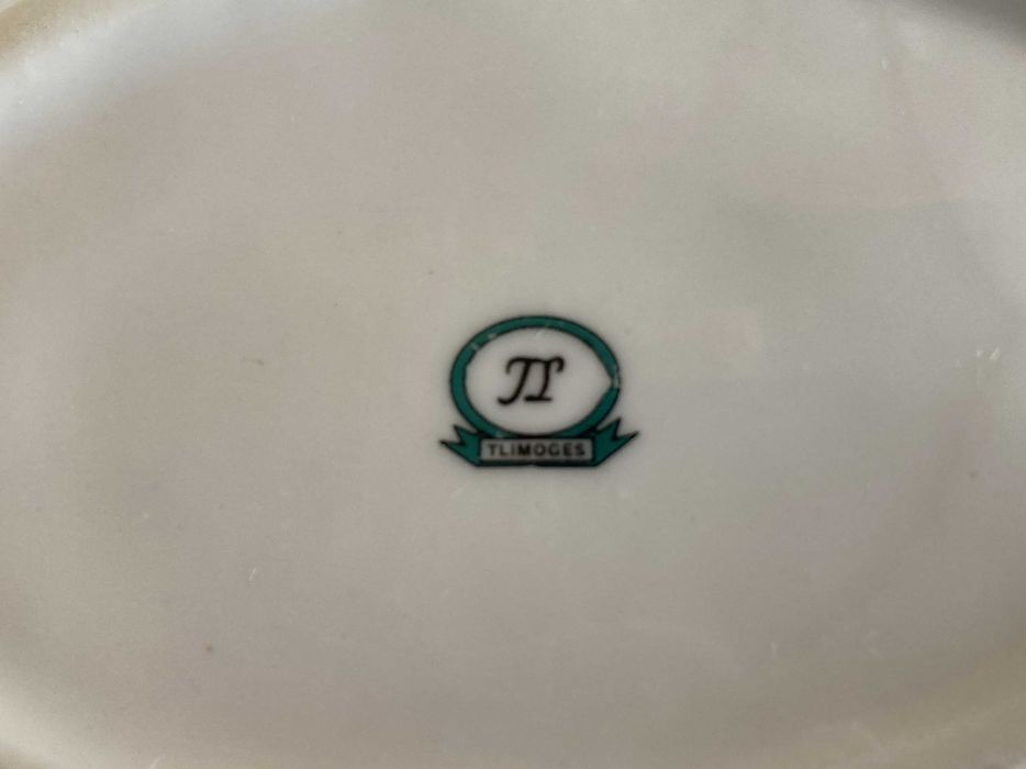 Caixa oval em porcelana
