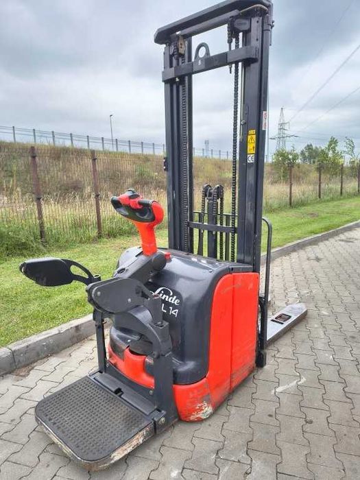Wózek widłowy używany Linde L14 paleciak elektryczny z masztem TRIPLEX
