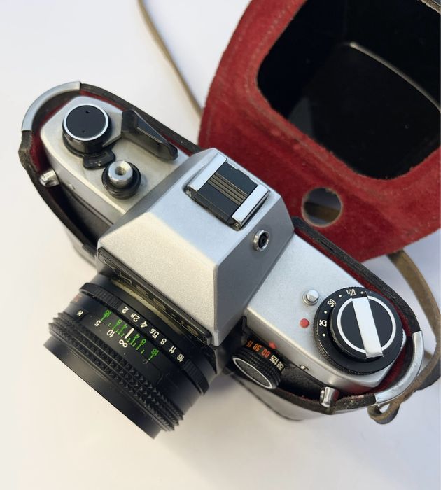 Дзеркальний фотоапарат Київ-19 з обʼєктивом Геліос 81Н 2/50