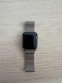 Apple Watch SE zlota bransoleta