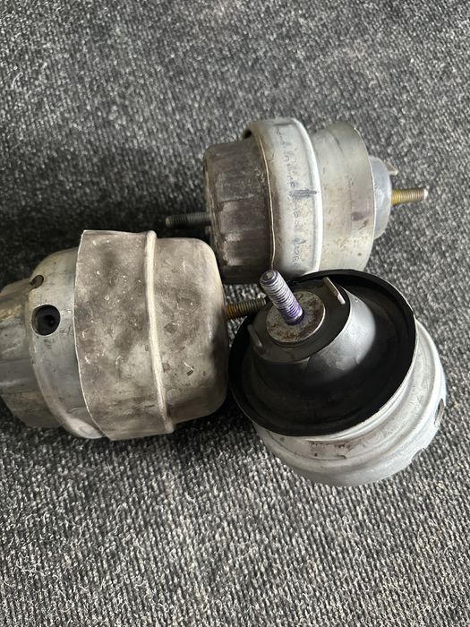 Подушка двигателя