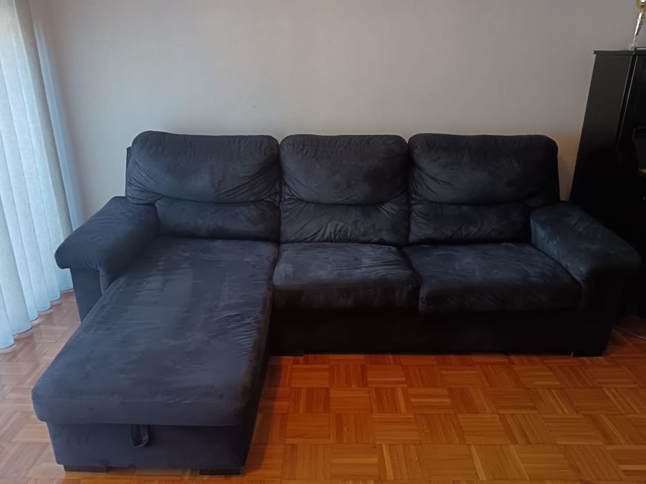 Sofá com chaise longe usado