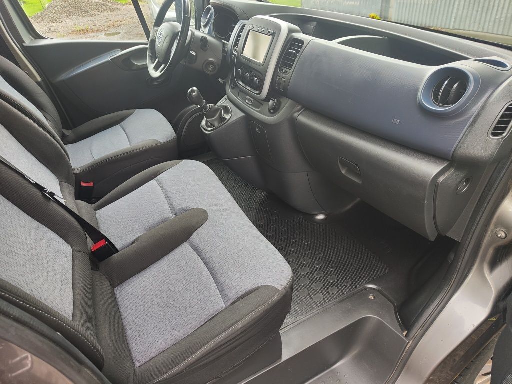 Opel Vivaro B LONG 1.6 BiTurbo 140KM 2015 9 os Klima 3 strefy ZAMIANA