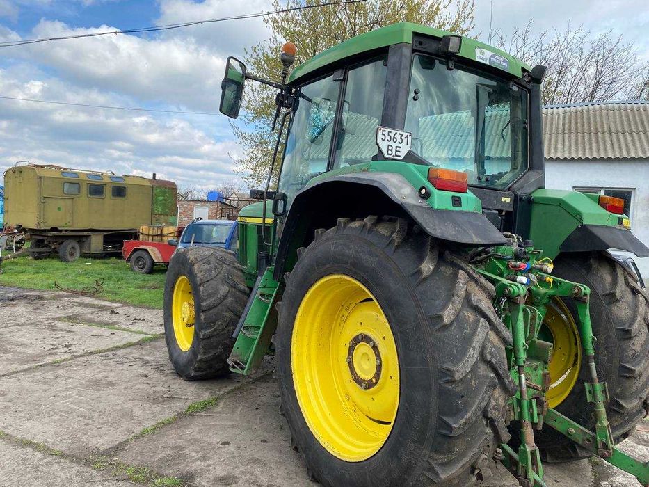 John Deere 6810 трактор сільськогосподарський