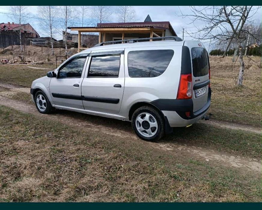 Дачія логан, 1,6 газ бензин, 8 клапанів.