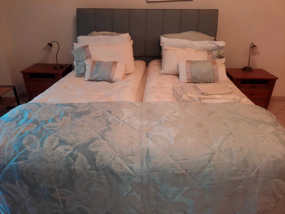 Cama dupla, cómoda e cabeceiras