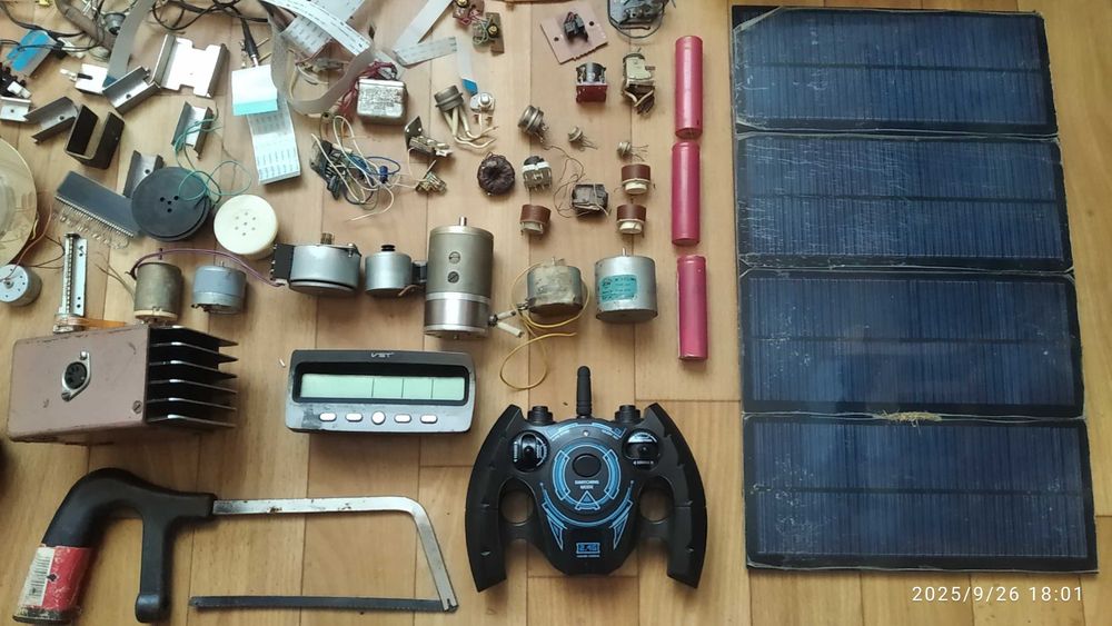 Лот Різної Електроніки. Електродвигуни 220V і до 12V.