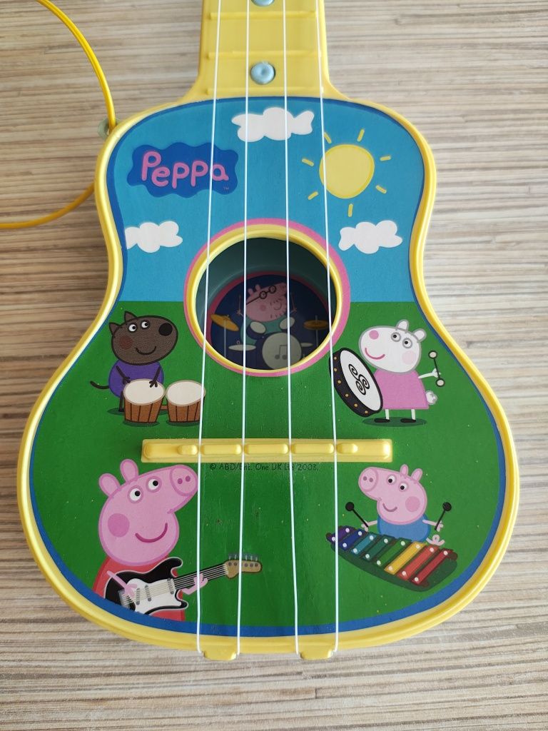 Gitara strunowa z motywem świnki peppy