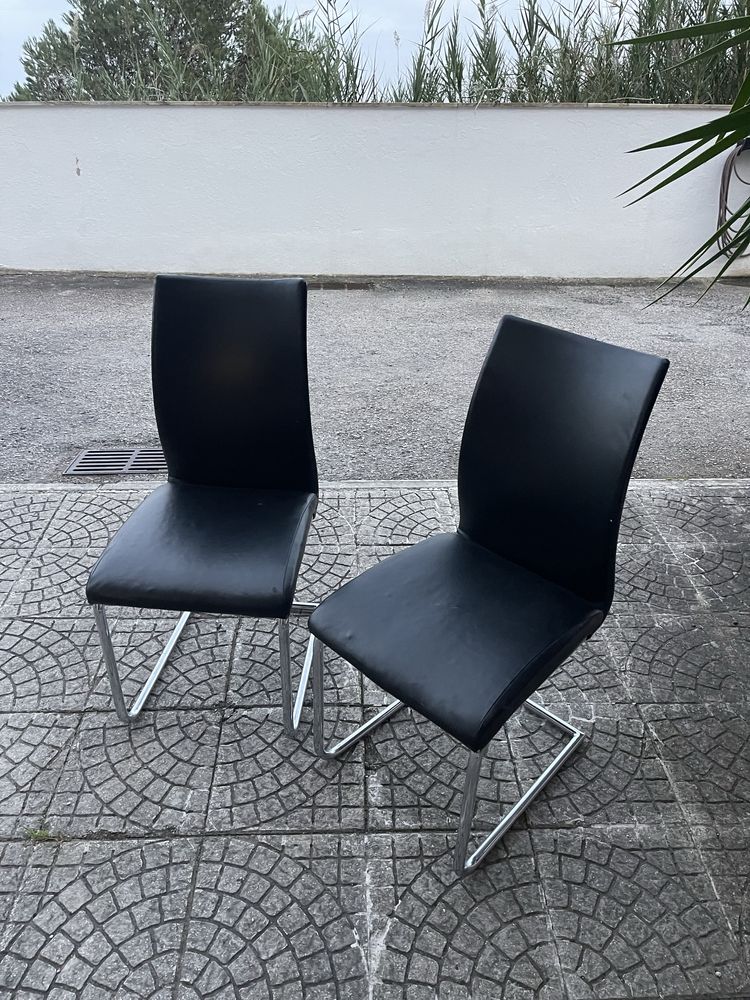 2 cadeiras pretas - Bom estado